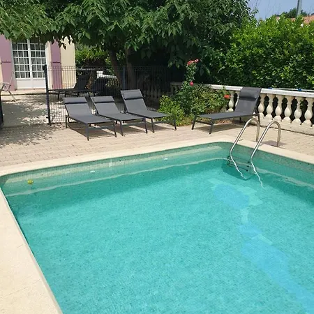 Villa Gesinacris Avec Piscine Camaret-sur-Aigues Exterior foto